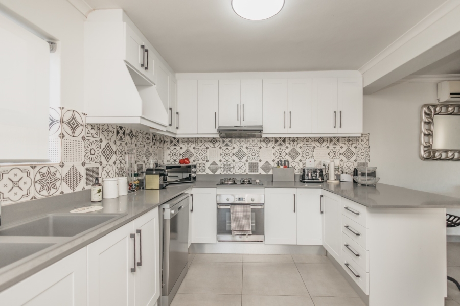 3 Bedroom Property for Sale in Avalon Estate Western Cape